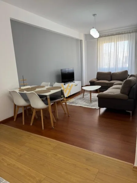Tirane, jepet me qera apartament 2+1+Ballkon Kati 9, 80 m² 600 € (RRUGA ”NDRE MJEDA”)
