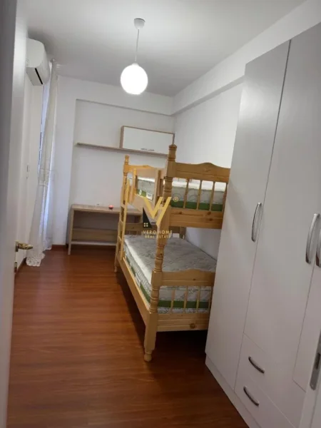 Tirane, jepet me qera apartament 2+1+Ballkon Kati 9, 80 m² 600 € (RRUGA ”NDRE MJEDA”)