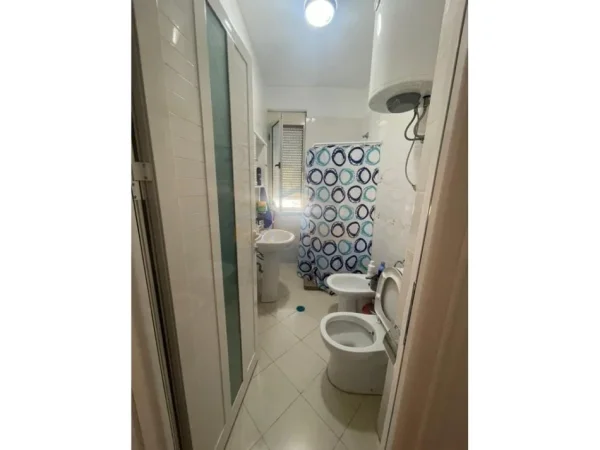 Shitet, Apartament 3+1+2, Unaza e Re, Tiranë.