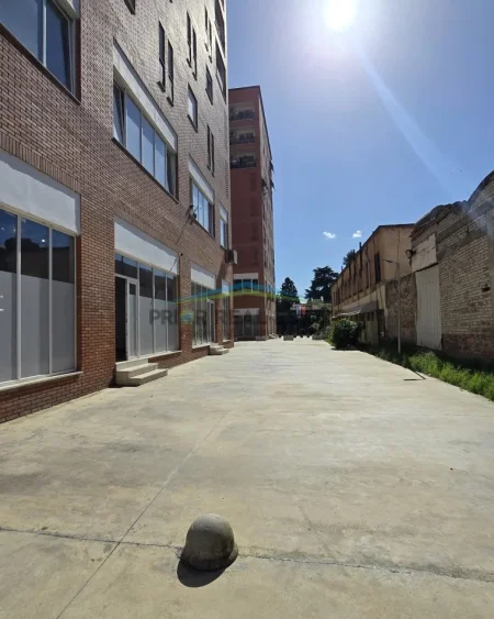 Tirane, shitet ambjent biznesi Kati 0, 129 m² 350.000 € (Rruga e Dibres)