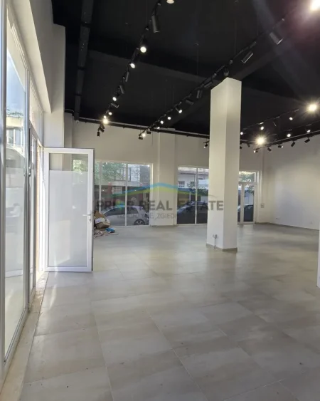 Tirane, shitet ambjent biznesi Kati 0, 129 m² 350.000 € (Rruga e Dibres)
