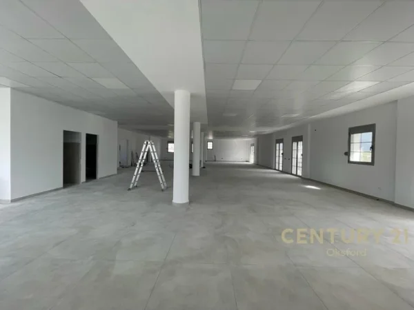 Tirane, jepet me qera ambjent biznesi Kati 2, 354 m² 1.500 € (Sauk)