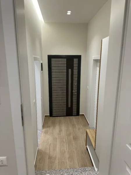 Tirane, jepet me qera apartament 2+1+Ballkon Kati 1, 85 m² 600 € (Don Bosko)