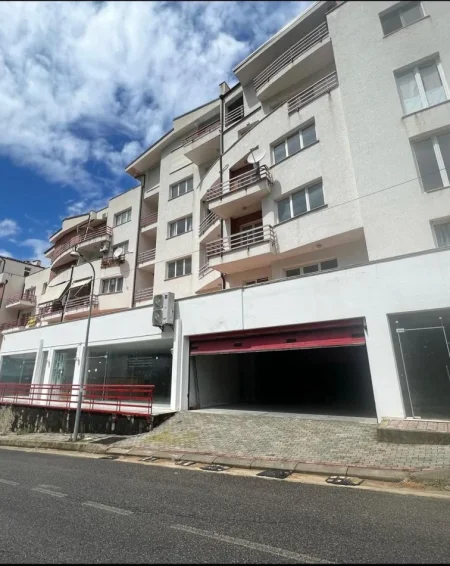 Tirane, shitet apartament 2+1 Kati 3, 129 m² 127.710 € (Shiten 2 Apartamente me Hipoteke me pamje nga Tirana dhe Dajti)