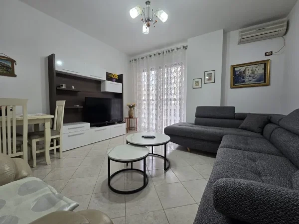 Tirane, jepet me qera apartament 2+1 Kati 5, 115 m² 500 € (Astir ,Bar bohem)