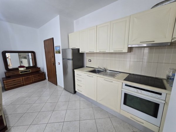 Tirane, jepet me qera apartament 2+1 Kati 5, 115 m² 500 € (Astir ,Bar bohem)
