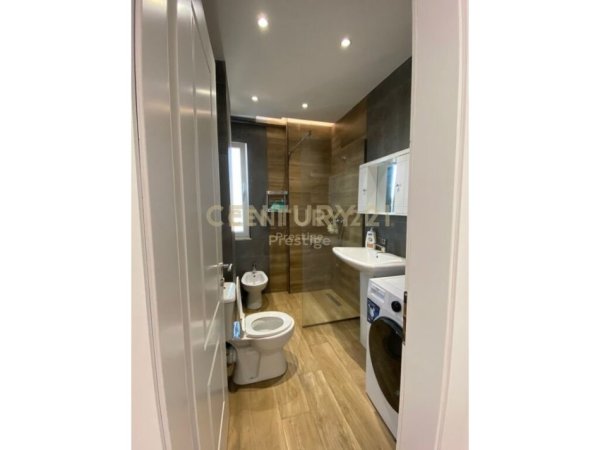 Tirane, jepet me qera apartament 2+1+Ballkon Kati 3, 84 m² 600 € (TEK RRETHI I SAUKUT)