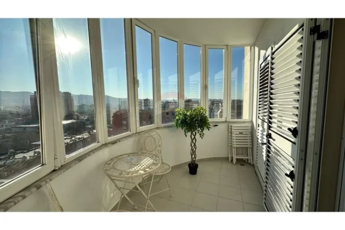 Tirane, jepet me qera apartament 2+1 , 80 m² 1.300 € (Rr. Myslym Shyri)