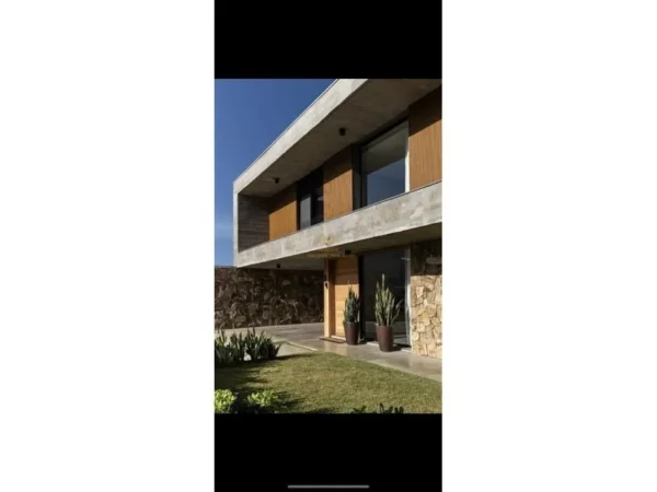 Tirane, shitet Vile 3 Katshe Kati 3, 900 m² 830.000 € (tegu)