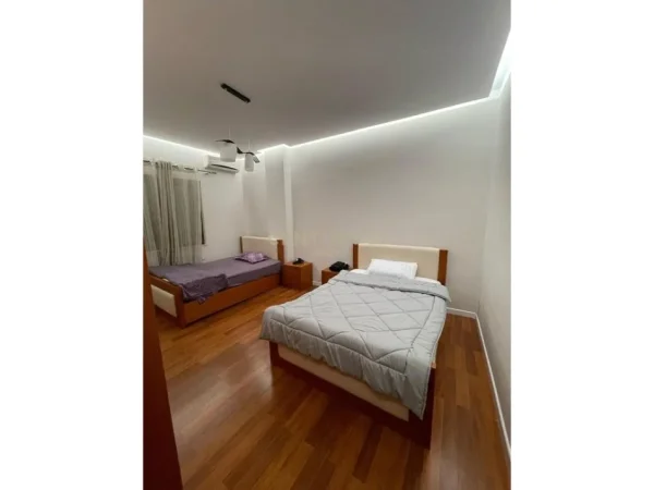 Tirane, shes apartament 2+1+2+POST PARKIMI , 120 m² 260.000 € (Liqeni i Thatë)
