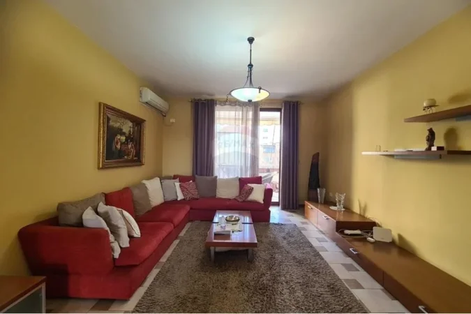 Tirane, jepet me qera apartament 3+1 Kati 5, 185 m² 650 € (muhamet gjollesha)