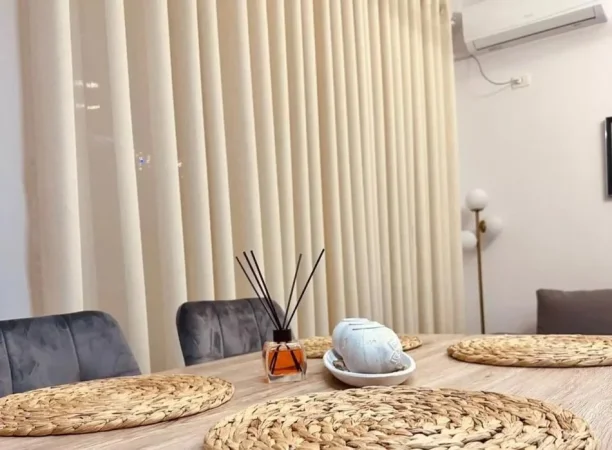 Tirane, jepet me qera apartament 1+1+Ballkon Kati 3, 65 m² 500 € (Liqeni i Thate)