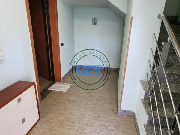 jepet me qera Vile 5+1 , 500 m² 1.000 € (Kryqi i Kuq, Durres)