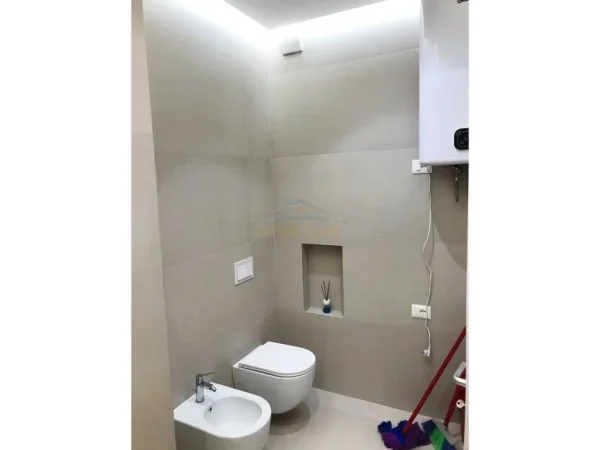 Tirane, shitet apartament 2+1+Ballkon Kati 3, 107 m² 275.000 € (Pazari i Ri)