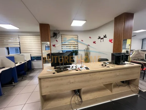 Tirane, jepet me qera ambjent biznesi Kati 1, 260 m² 2.500 € (21 dhjetori , Prane Inxhinierise se Ndertimit)