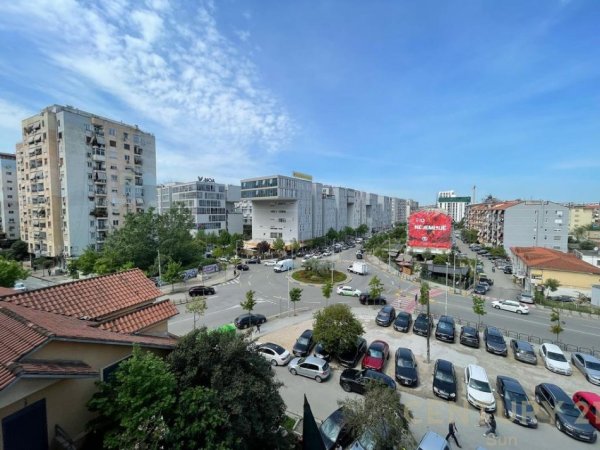 Tirane, jepet me qera apartament 2+1+Ballkon Kati 4, 115 m² 650 € (Komuna e Parisit)