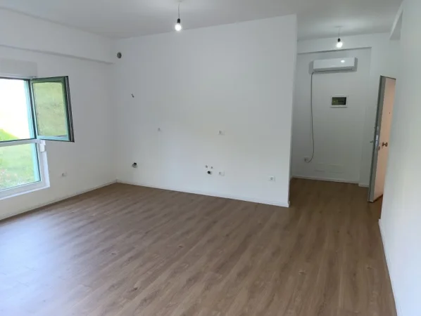 Tirane, jepet me qera Kati 0, 47 m² 300 € (ali demi)