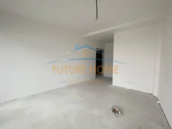 Tirane, jepet me qera ambjent biznesi Kati 10, 128 m² 1.400 € (Lake View Residence, Liqeni)