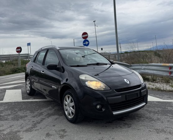 Fier, Shitet Renault Clio 1.2 Benzinë – 2009 Ekonomike dhe e mirëmbajtur! Benzin, e zeze manuale 249.000 km 2.800 €