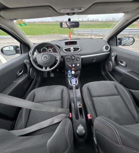 Fier, Shitet Renault Clio 1.2 Benzinë – 2009 Ekonomike dhe e mirëmbajtur! Benzin, e zeze manuale 249.000 km 2.800 €