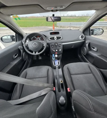 Fier, Shitet Renault Clio 1.2 Benzinë – 2009 Ekonomike dhe e mirëmbajtur! Benzin, e zeze manuale 249.000 km 2.800 €