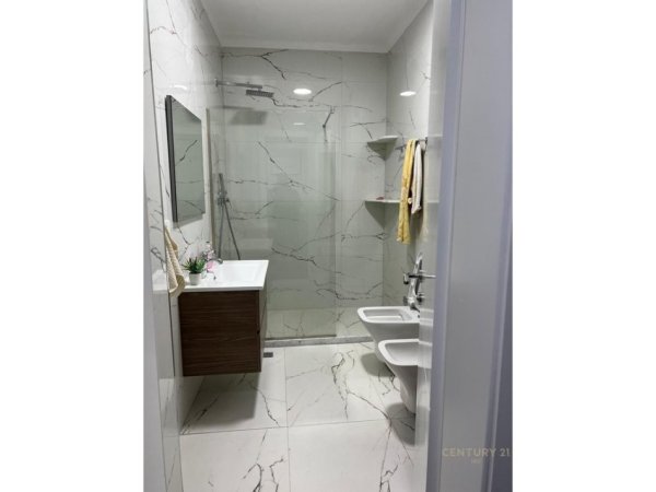 Tirane, jepet me qera apartament 1+1 Kati 6, 60 m² 600 € (pranë Kompleksit Delijorgji)