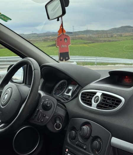 Fier, Shitet Renault Clio 1.2 Benzinë – 2009 Ekonomike dhe e mirëmbajtur! Benzin, e zeze manuale 249.000 km 2.800 €