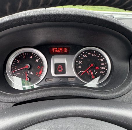 Fier, Shitet Renault Clio 1.2 Benzinë – 2009 Ekonomike dhe e mirëmbajtur! Benzin, e zeze manuale 249.000 km 2.800 €