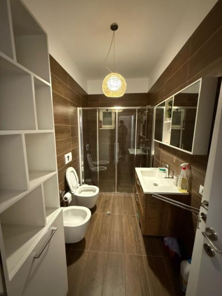 Tirane, jepet me qera apartament 2+1 Kati 5, 95 m² 500 € (Amerikan 3)