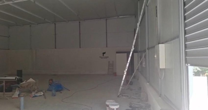 Tirane, jepet me qera magazine Kati 0, 250 m² 1.300 € (MEZEZ)