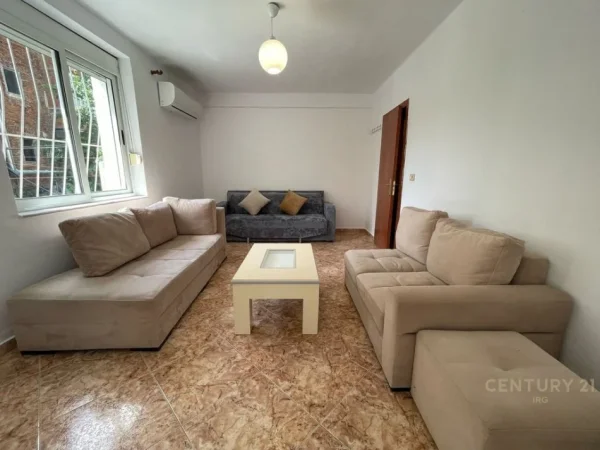 Tirane, jepet me qera apartament 1+1 Kati 2, 63 m² 450 € (Rruga Durresit)
