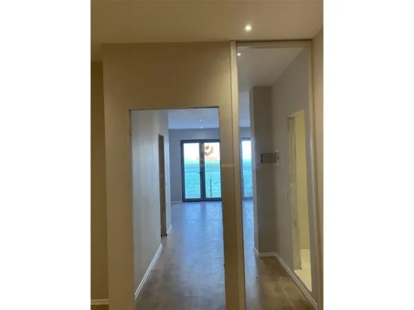 Vlore, shitet apartament 2+1+Ballkon Kati 1, 100 m² 149.000 € (lungomare)