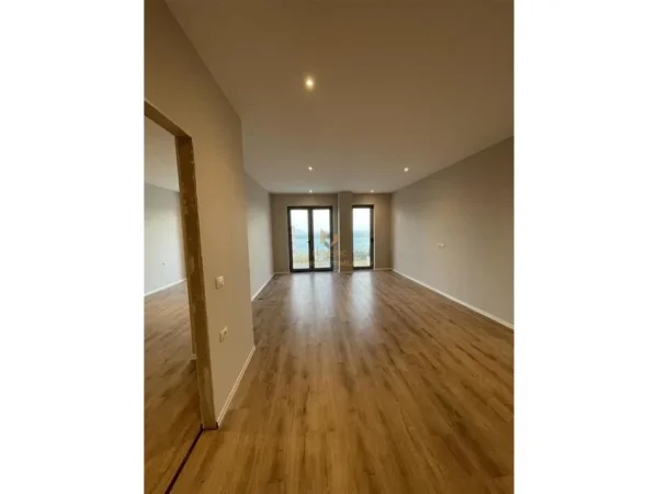 Vlore, shitet apartament 2+1+Ballkon Kati 1, 100 m² 149.000 € (lungomare)