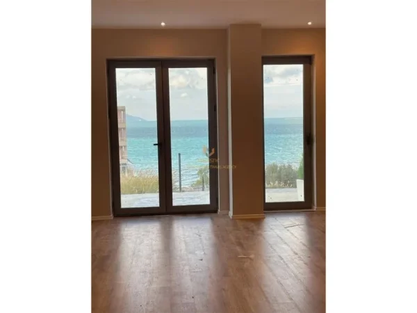 Vlore, shitet apartament 2+1+Ballkon Kati 1, 100 m² 149.000 € (lungomare)