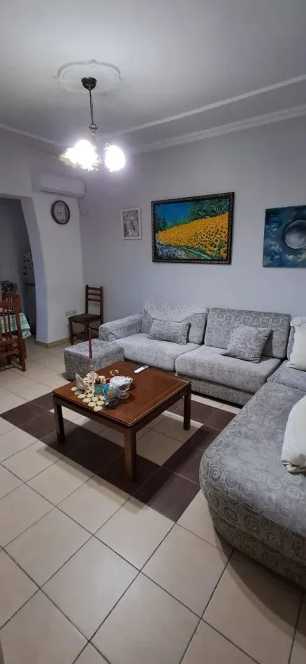 Tirane, jepet me qera apartament 3+1+Aneks Kati 5, 650 € (pazari i ri)