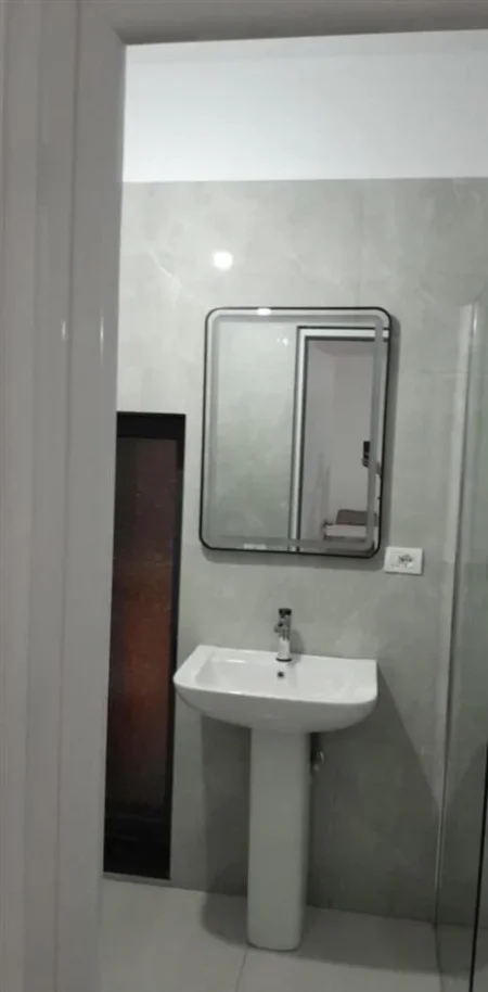 Tirane, jepet me qera apartament 2+1 Kati 3, 95 m² 350 € (Mbrapa Komisariatit 6)