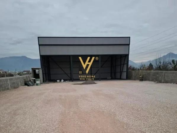 Tirane, jepet me qera magazine Kati 0, 200 m² 1.500 € (KAMEZ)