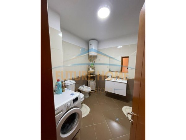 Tirane, jepet me qera apartament 1+1 Kati 5, 73 m² 750 € (Qender)