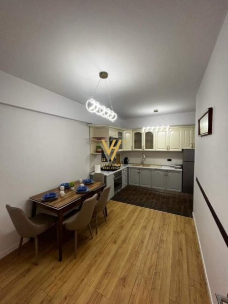 Tirane, jepet me qera apartament 3+1+Ballkon Kati 2, 100 m² 800 € (MYSLYM SHYR)