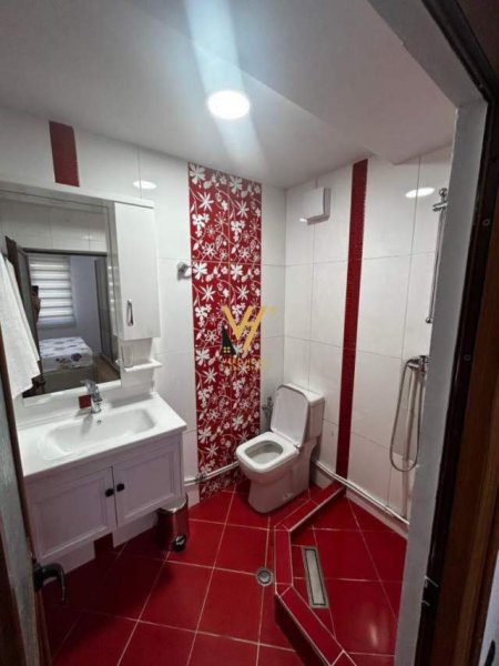 Tirane, jepet me qera apartament 3+1+Ballkon Kati 2, 100 m² 800 € (MYSLYM SHYR)