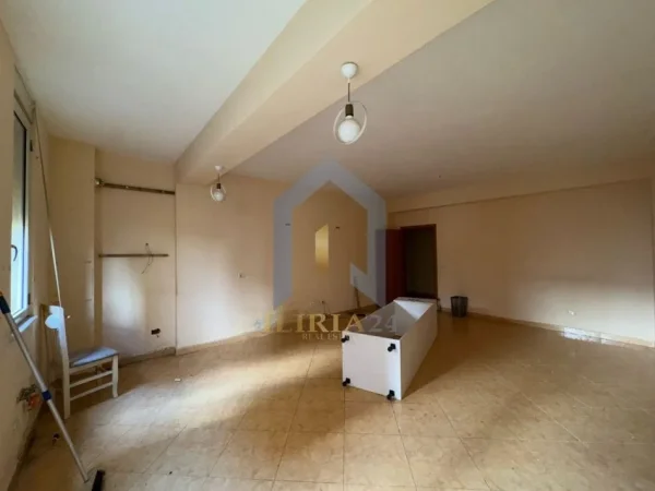 Tirane, shitet apartament 2+1+Ballkon Kati 2, 115 m² 207.000 € (Liqeni i Thate)