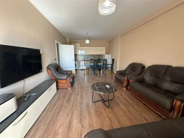 Tirane, jepet me qera apartament 2+1 Kati 10, 83 m² 450 € (Unaza E Re)