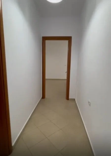 Tirane, shitet apartament 2+1+Ballkon Kati 1, 95 m² 195.000 € (Barrikadave)