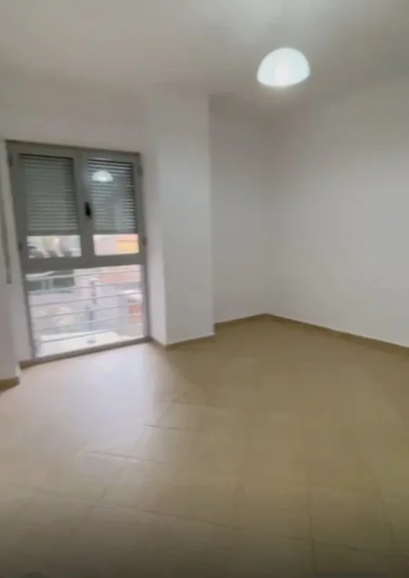 Tirane, shitet apartament 2+1+Ballkon Kati 1, 95 m² 195.000 € (Barrikadave)