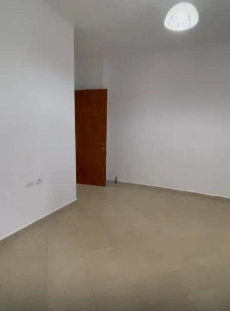 Tirane, shitet apartament 2+1+Ballkon Kati 1, 95 m² 195.000 € (Barrikadave)