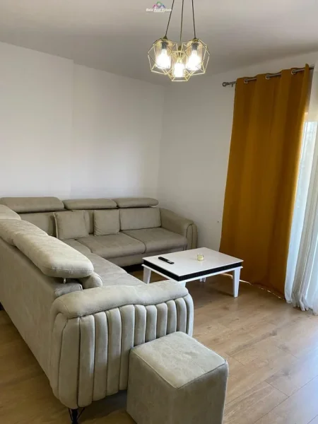 Tirane, jepet me qera apartament 2+1 Kati 5, 100 m² 600 € (zogu i zi)