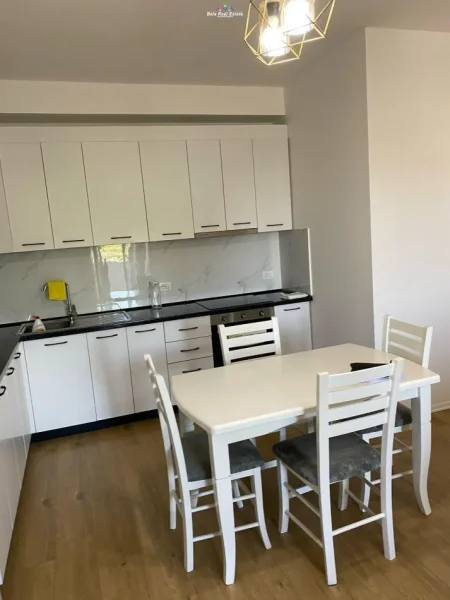 Tirane, jepet me qera apartament 2+1 Kati 5, 100 m² 600 € (zogu i zi)