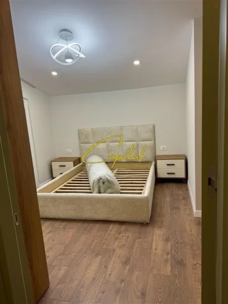 Tirane, jepet me qera Vile 2+1 Kati 2, 200 m² 1.500 € (QENDRA TREGTARE TEG)