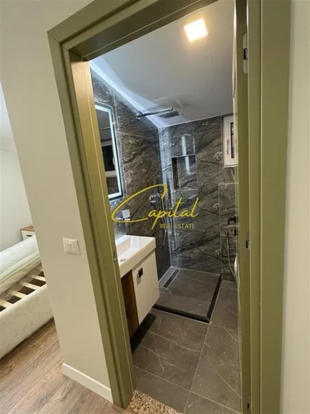 Tirane, jepet me qera Vile 2+1 Kati 2, 200 m² 1.500 € (QENDRA TREGTARE TEG)