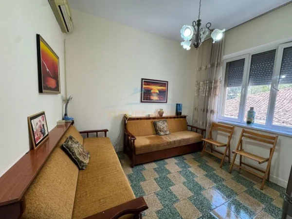 Tirane, shitet apartament 2+1+Ballkon Kati 2, 72 m² 145.000 € (Zogu I Zi , Rruga Mine Peza)